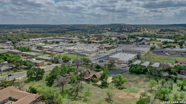 1104 Lois St Kerrville, TX 78028