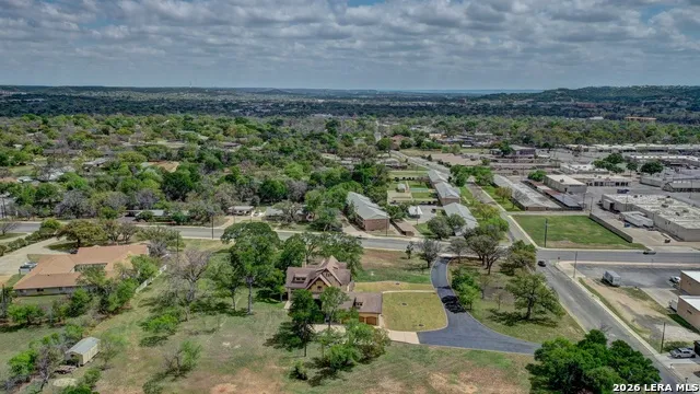 1104 Lois St Kerrville, TX 78028