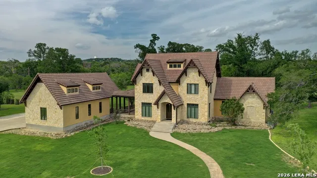 1104 Lois St Kerrville, TX 78028