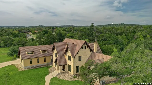 1104 Lois St Kerrville, TX 78028