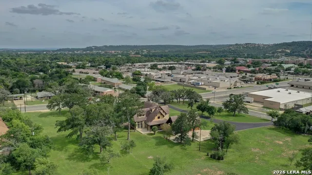 1104 Lois St Kerrville, TX 78028