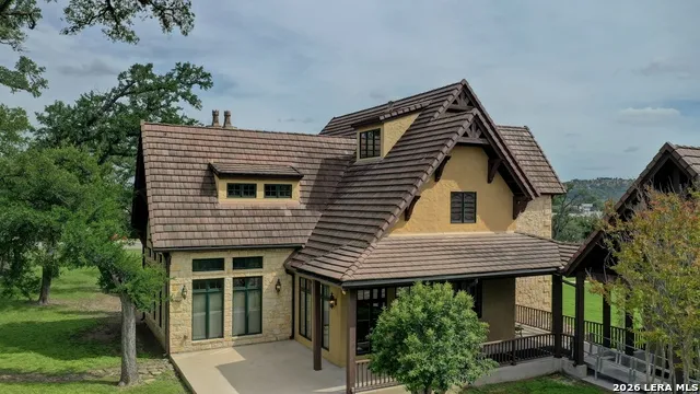 1104 Lois St Kerrville, TX 78028