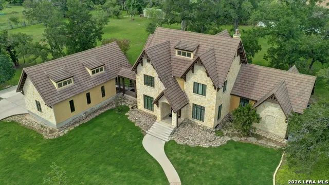 1104 Lois St Kerrville, TX 78028