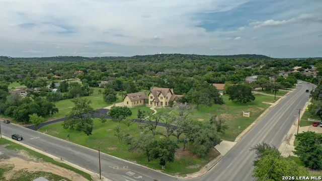 1104 Lois St Kerrville, TX 78028