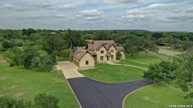 1104 Lois St Kerrville, TX 78028