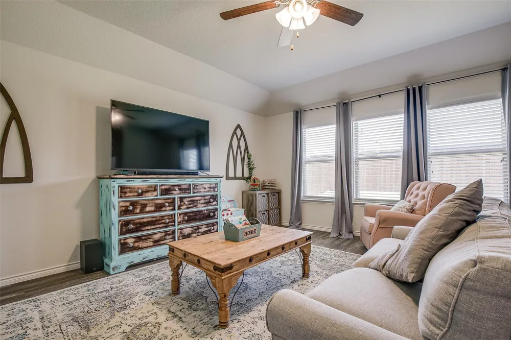 593 Jamestown Lane Fate, TX 75189