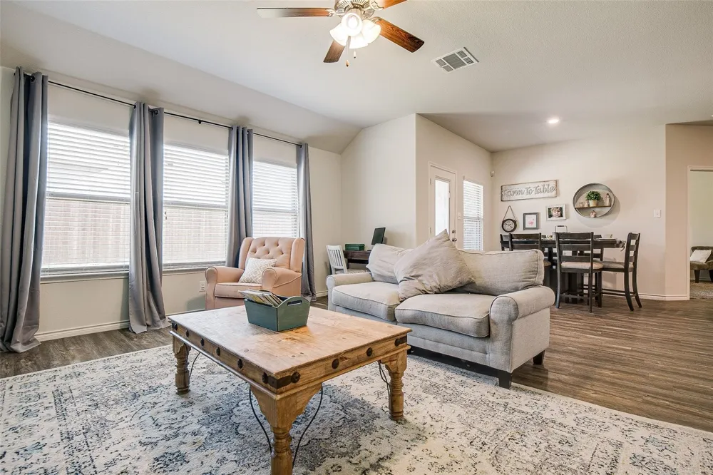 593 Jamestown Lane Fate, TX 75189