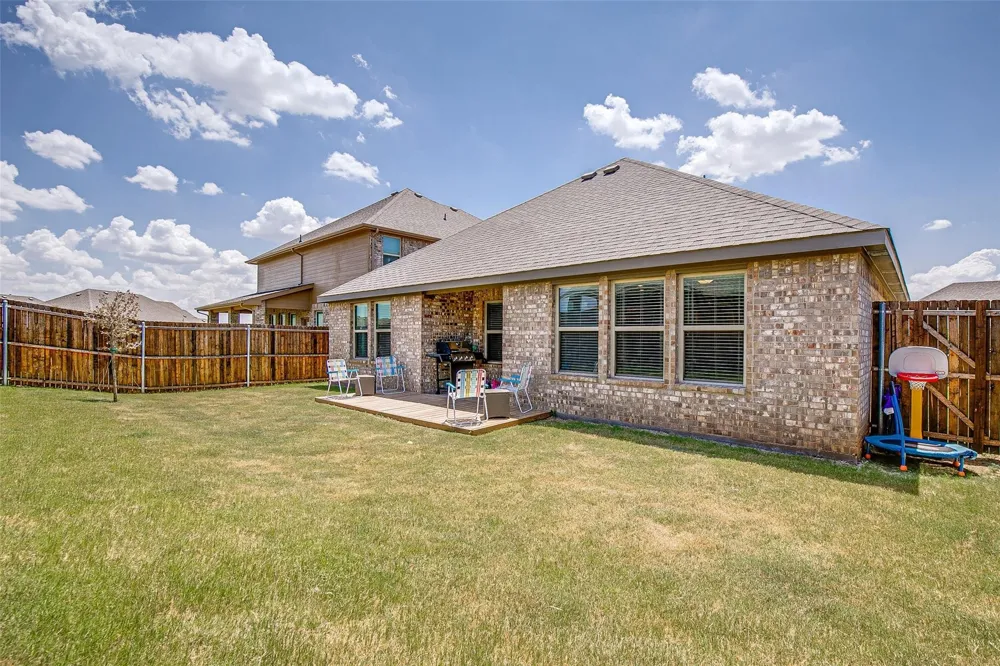 593 Jamestown Lane Fate, TX 75189