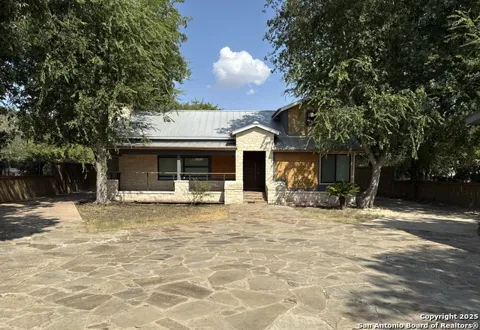8138 old pearsall