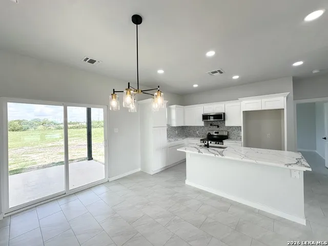 150 Ranchero Way Natalia, TX 78059