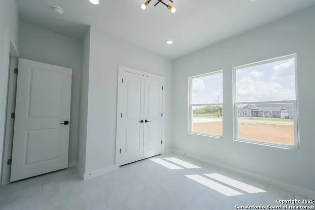 150 Ranchero Way Natalia, TX 78059
