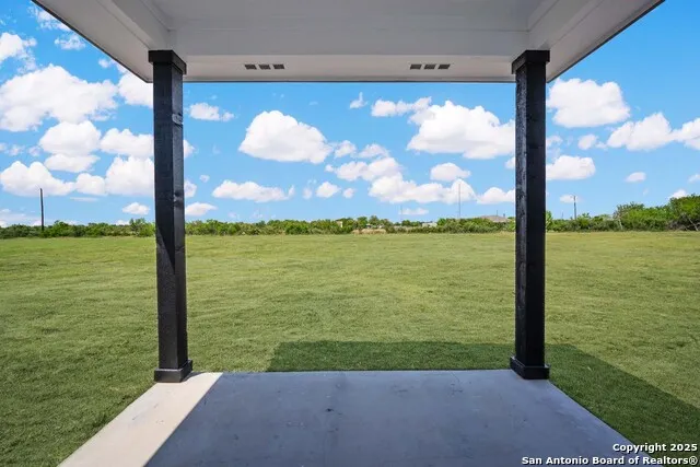 150 Ranchero Way Natalia, TX 78059