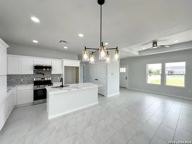 150 Ranchero Way Natalia, TX 78059