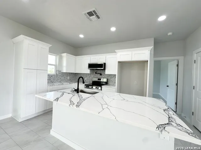 150 Ranchero Way Natalia, TX 78059