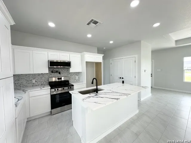 150 Ranchero Way Natalia, TX 78059