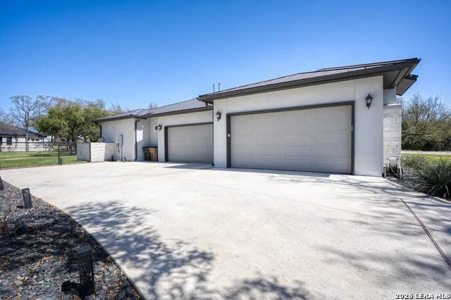 916 JENNY LEIGH TRL Bulverde, TX 78163
