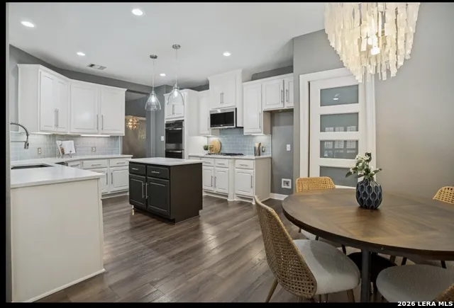 27 Stonewall Bend San Antonio, TX 78256