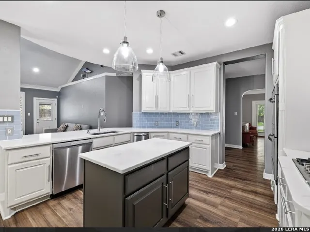 27 Stonewall Bend San Antonio, TX 78256