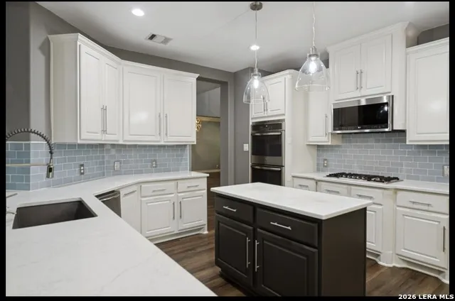 27 Stonewall Bend San Antonio, TX 78256