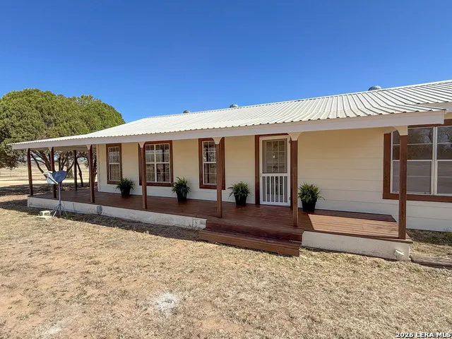 3962 STATE HWY 173 S Devine, TX 78016