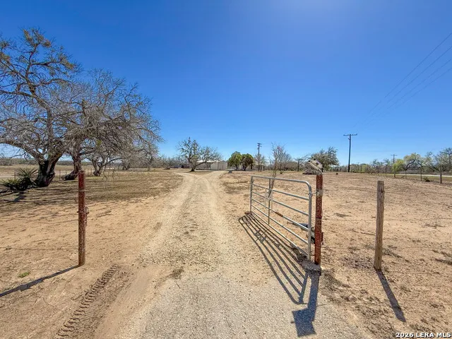 3962 STATE HWY 173 S Devine, TX 78016