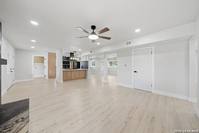 118 S Gardenview Castle Hills, TX 78213