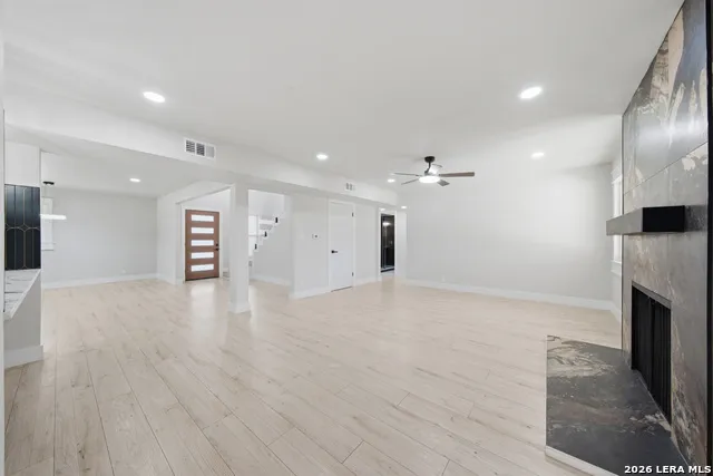 118 S Gardenview Castle Hills, TX 78213