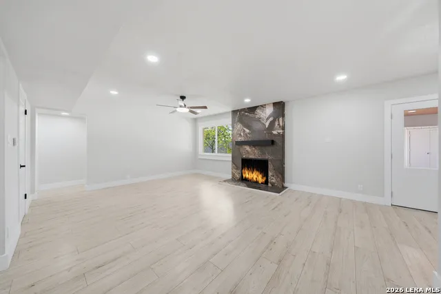 118 S Gardenview Castle Hills, TX 78213