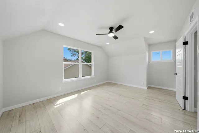 118 S Gardenview Castle Hills, TX 78213
