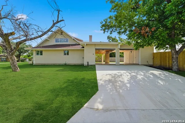 118 S Gardenview Castle Hills, TX 78213