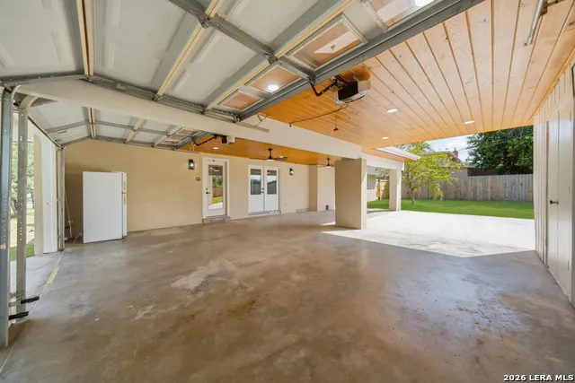 118 S Gardenview Castle Hills, TX 78213