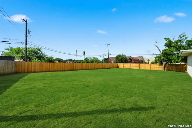 118 S Gardenview Castle Hills, TX 78213