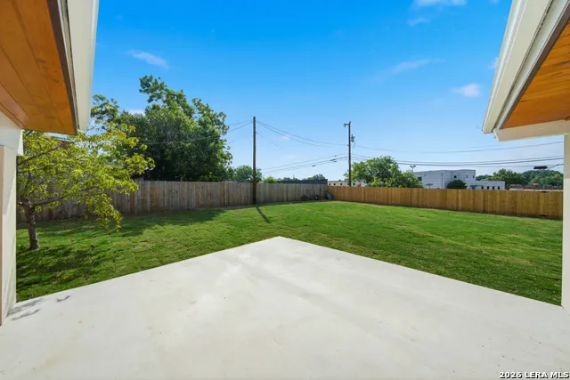 118 S Gardenview Castle Hills, TX 78213