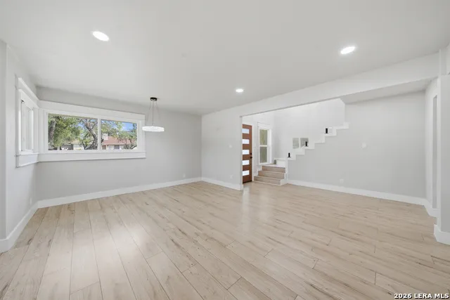 118 S Gardenview Castle Hills, TX 78213