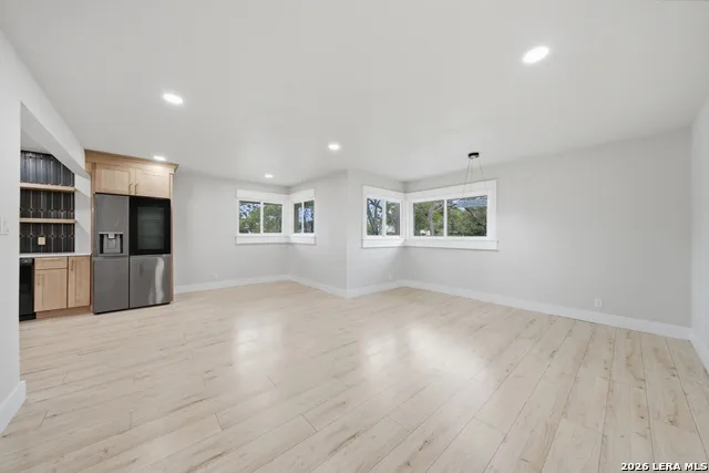 118 S Gardenview Castle Hills, TX 78213