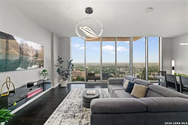 610 E Market St #UNIT 2605 San Antonio, TX 78205