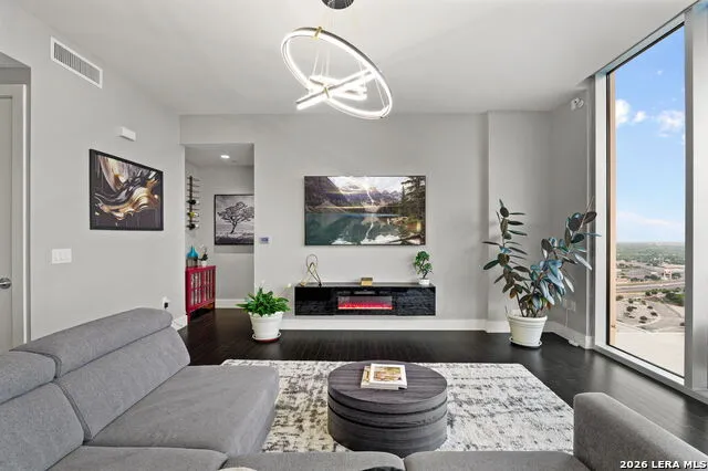 610 E Market St #UNIT 2605 San Antonio, TX 78205