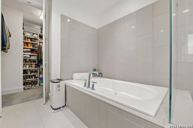610 E Market St #UNIT 2605 San Antonio, TX 78205