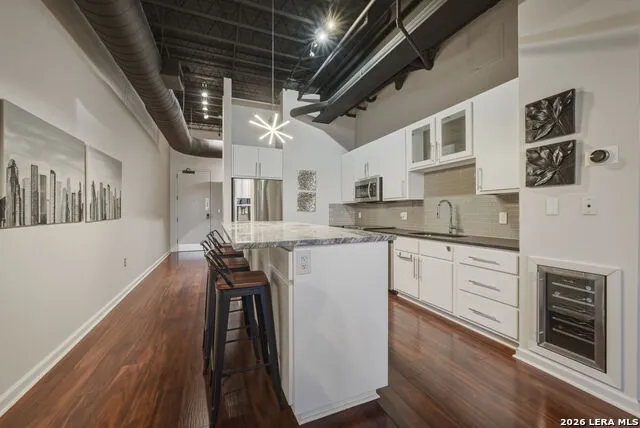 214 E TRAVIS ST #APT 205 San Antonio, TX 78205