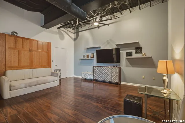 214 E TRAVIS ST #APT 205 San Antonio, TX 78205