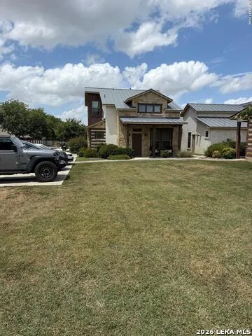 1662 GRUENE VINEYARD XING New Braunfels, TX 78130