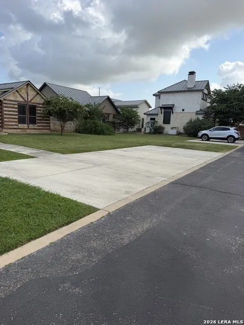 1662 GRUENE VINEYARD XING New Braunfels, TX 78130