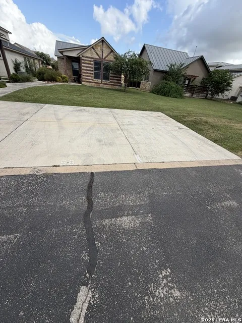 1662 GRUENE VINEYARD XING New Braunfels, TX 78130