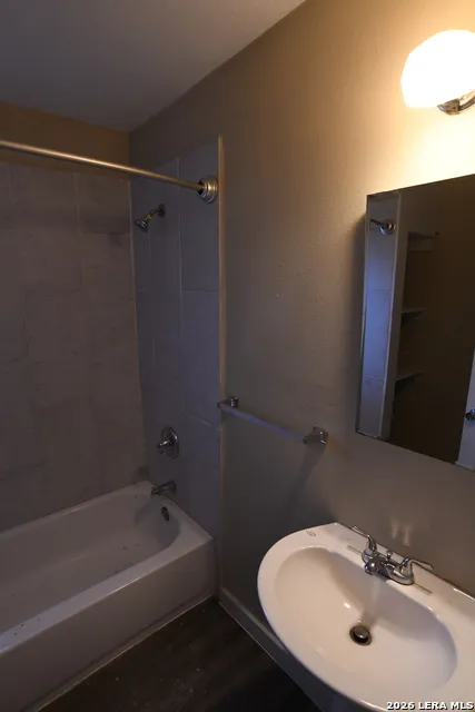516 BEXAR DR San Antonio, TX 78228