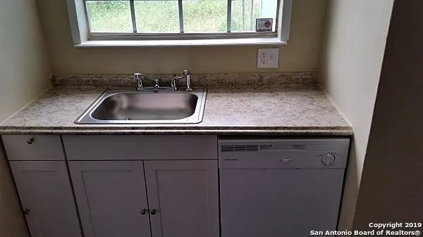 516 BEXAR DR San Antonio, TX 78228