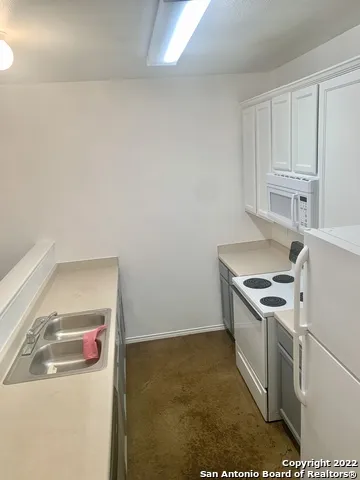 10706 MATHOM LNDG Unit 3 Universal City, TX 78148