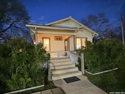 404 W Walnut