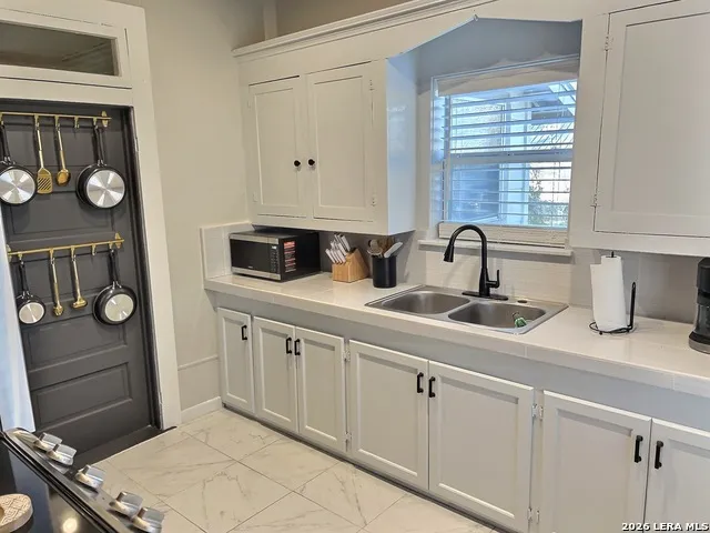 404 W Walnut Seguin, TX 78155