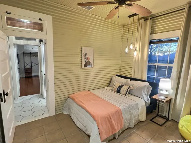 404 W Walnut Seguin, TX 78155