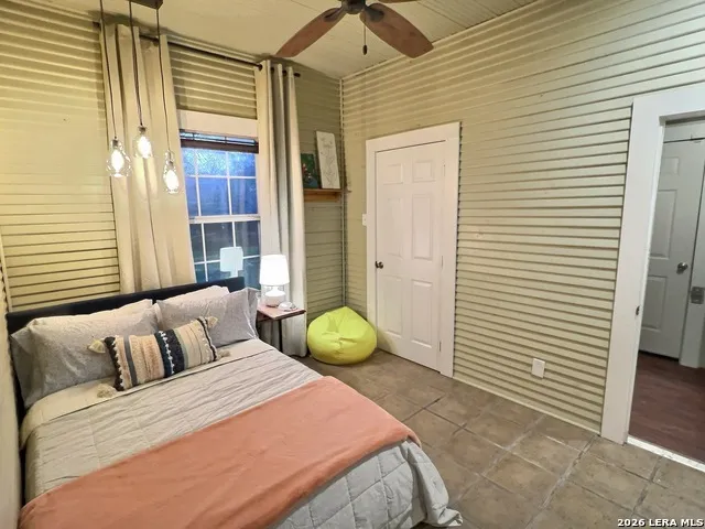404 W Walnut Seguin, TX 78155